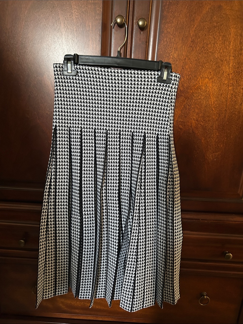 Aleeza Paris Houndstooth Pleated Skirt